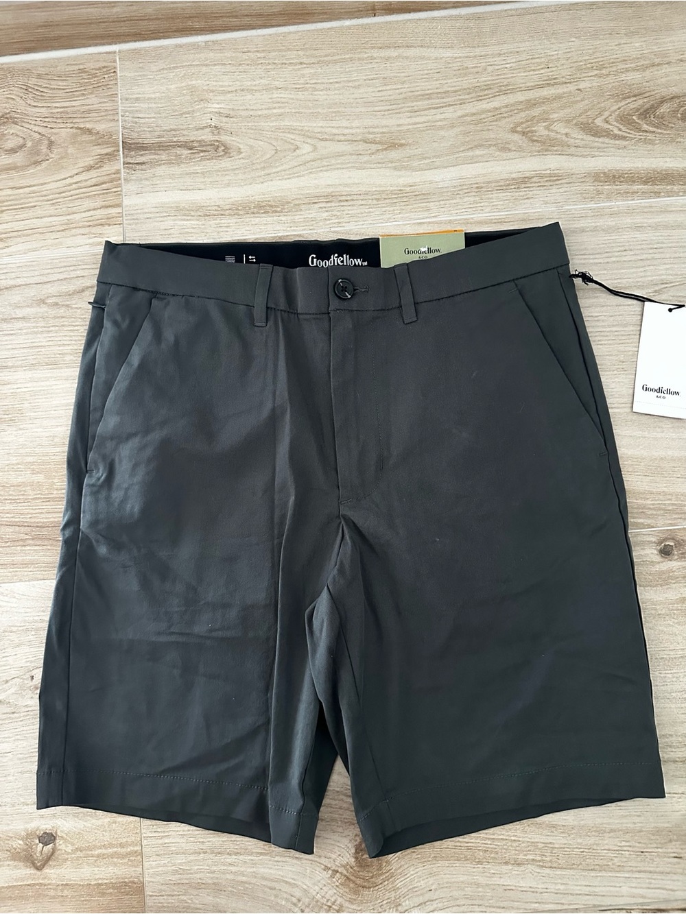 Goodfellow Men’s Tech Shorts, size 32
